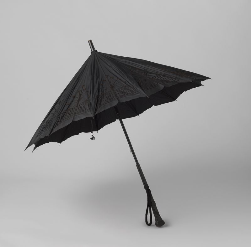 Paraguas decorativo hecho de seda negra por de Vries & Vigier