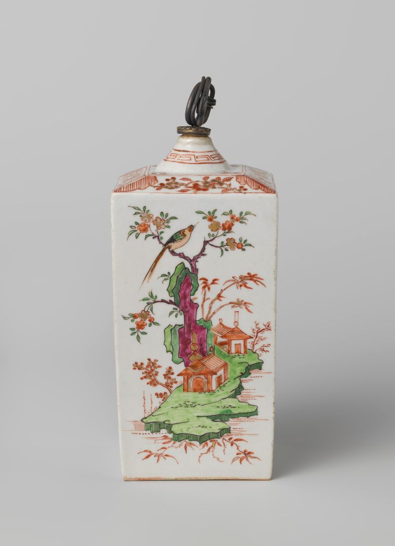 Botella cuadrada con pájaros y plantas en flor, tinta sobre seda de artista desconocido