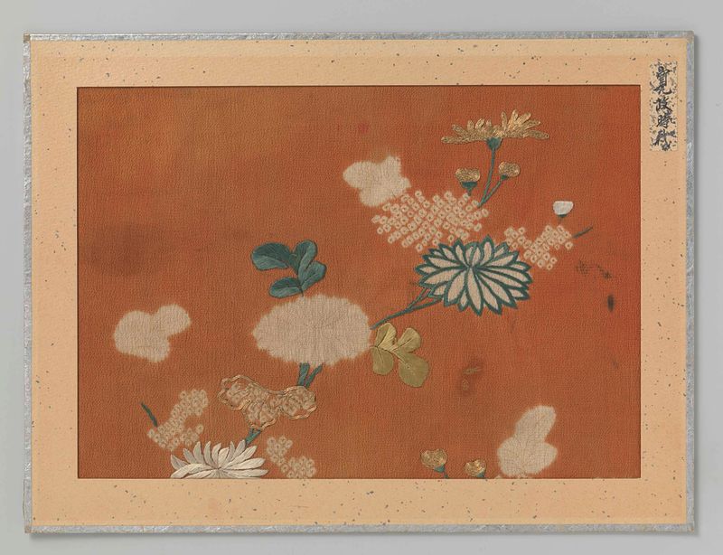 Textielfragment, tecido de seda de Unknown Artist, exibindo padrões e texturas intrincadas.