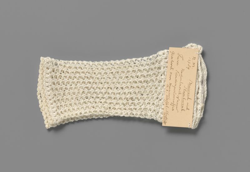 Luvas de tecido vitoriano com renda de Unknown Artist