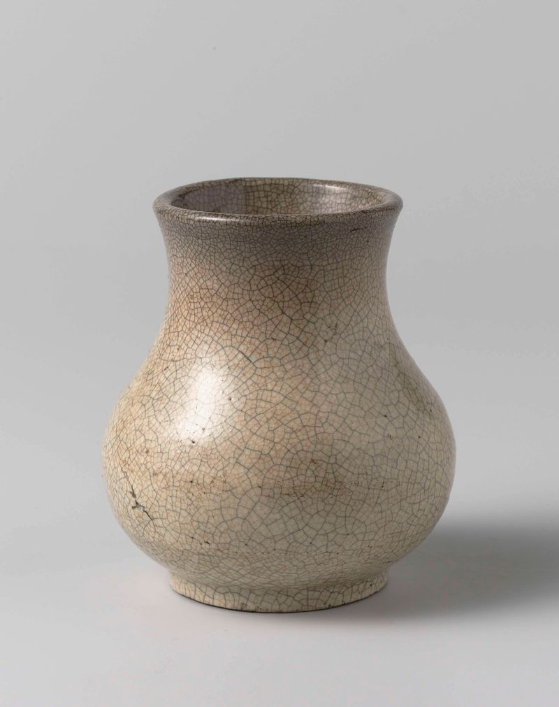 Vase with a crackled cream glaze de Unknown Artist, medio cerámico