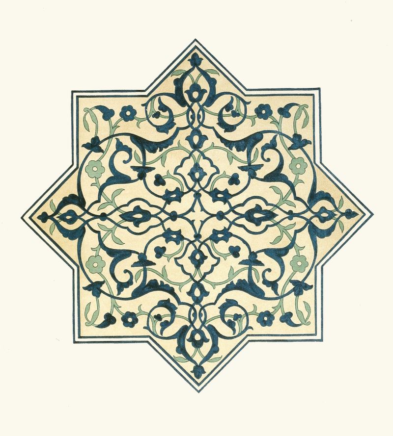 Azulejos ornamentais de cerâmica da Comissão de Limite Afegã, com padrões geométricos intrincados.