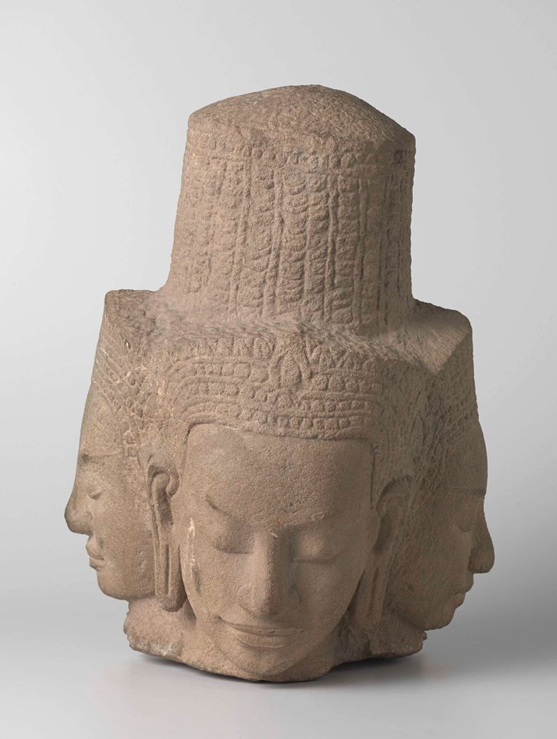 Cabeza de una deidad de cuatro caras, escultura de piedra por artista desconocido