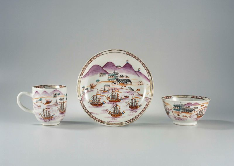 Taza con asa que presenta barcos holandeses en la Bahía de la Mesa, porcelana, artista desconocido