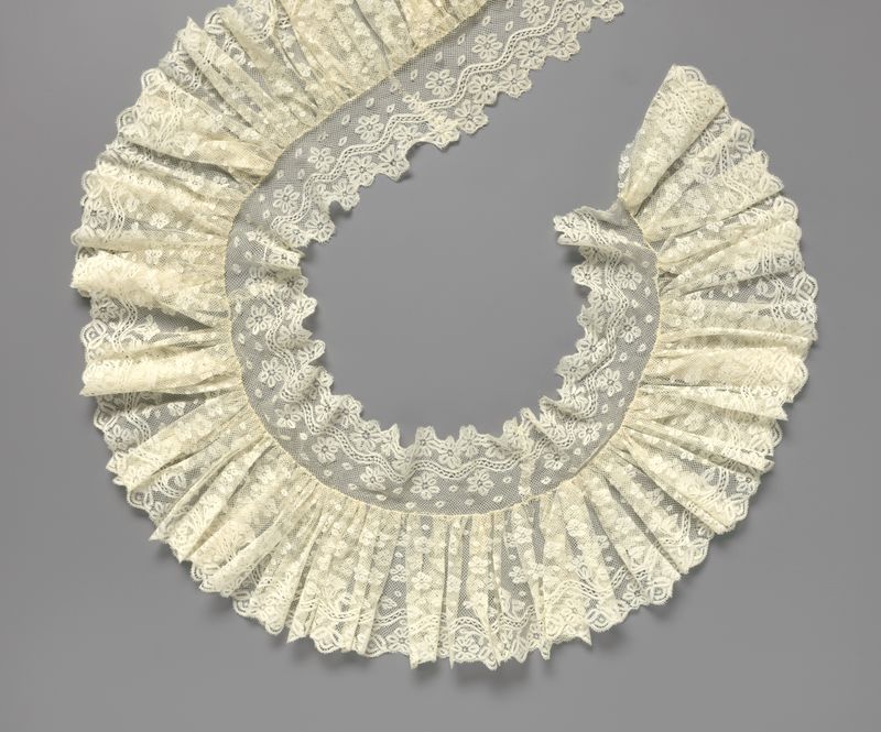 Delicado trabalho em renda de Unknown Artist, meio renda, Strook kloskant met golvende lijn