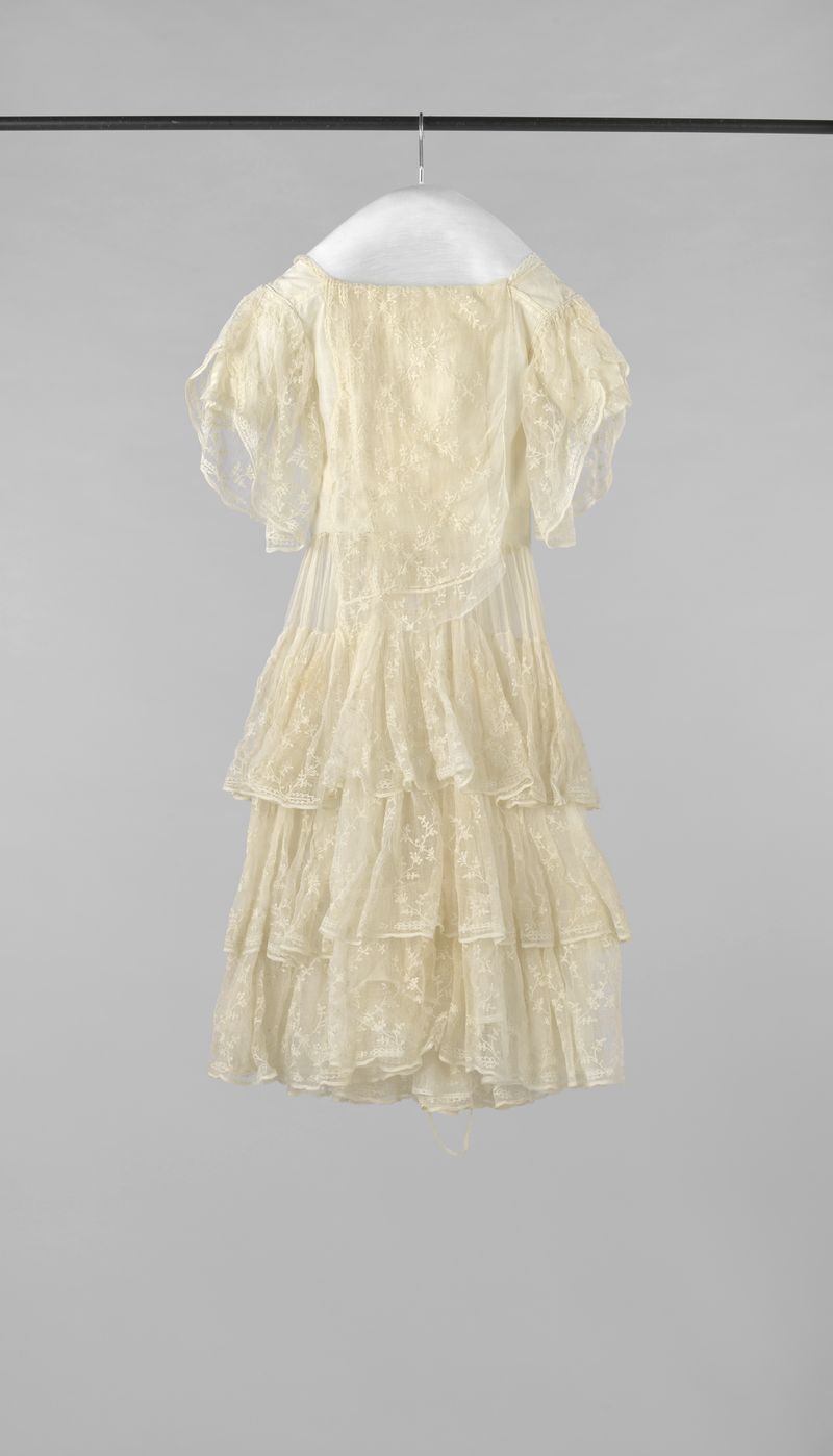 Vestido vitoriano de tarlatan de Unknown Artist