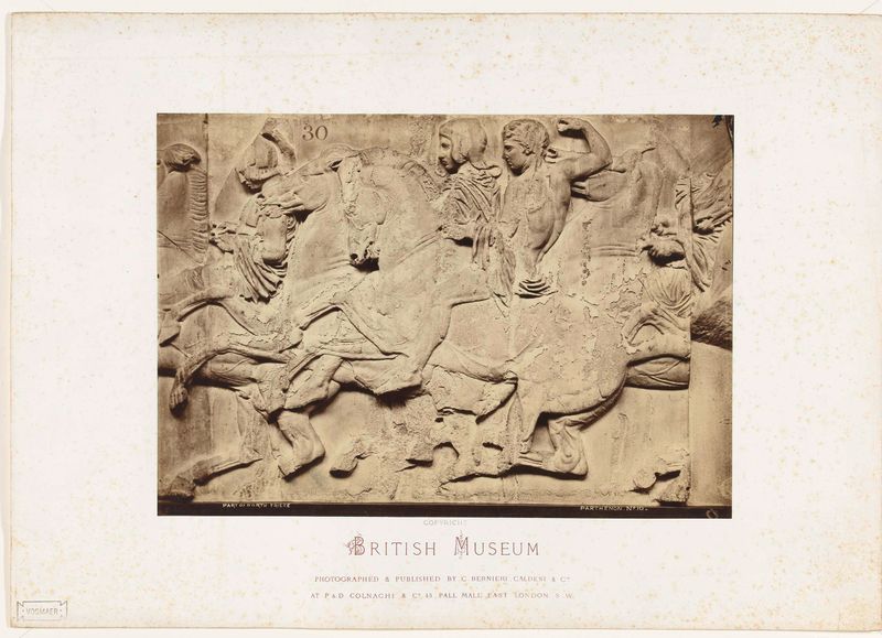 Fries van het Parthenon met ruiters, impresión de albúmina de Caldesi & Co. Bernieri, con friso y jinetes.