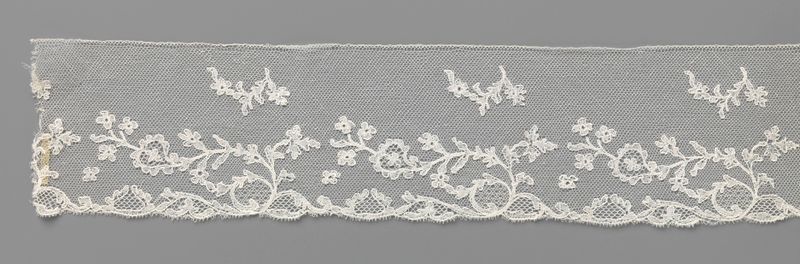 Obra de renda com uma flor em forma de coração de Unknown Artist