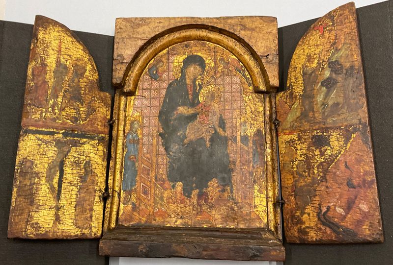 Virgem e Criança com cenas da vida de Cristo e São Francisco, têmpera sobre painel de Duccio di Buoninsegna