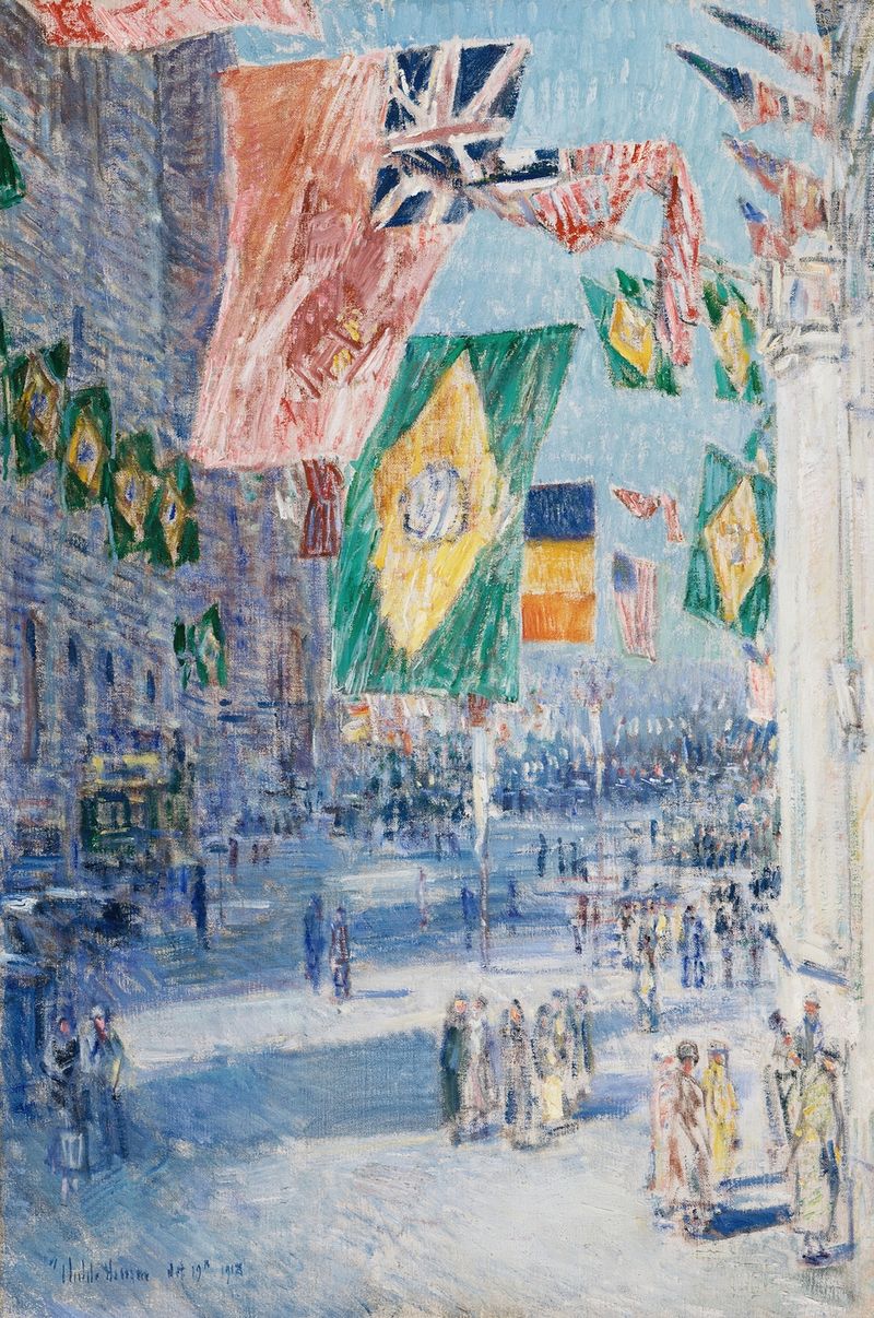 Avenue of the Allies, óleo sobre lienzo de Childe Hassam, con banderas vibrantes en un paisaje urbano.