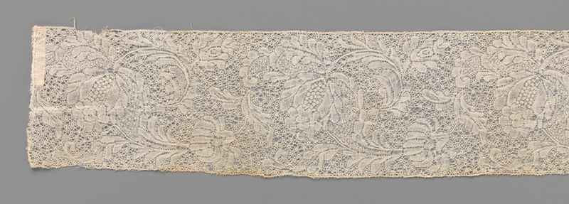 Obra de renda de Unknown Artist com motivos florais e padrões intrincados.