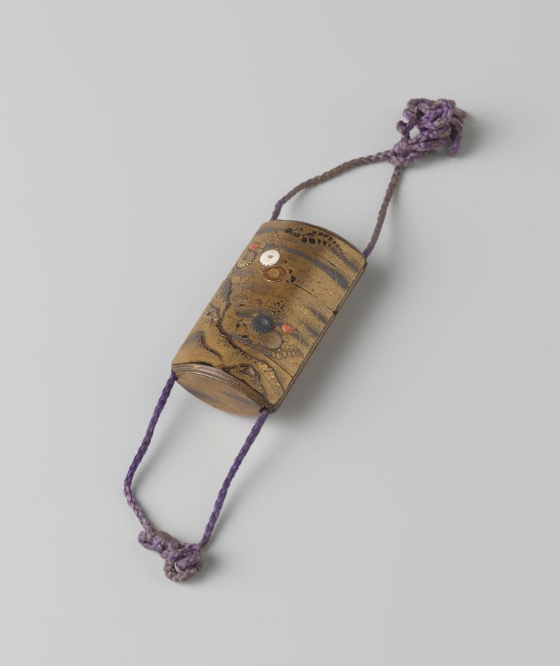 Intrincado inro de laca por artista desconocido, madera, 1775-1800