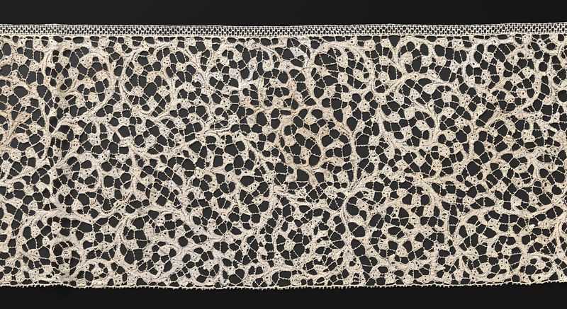 Arte decorativo de encaje con espirales y botones de coral por Unknown Artist