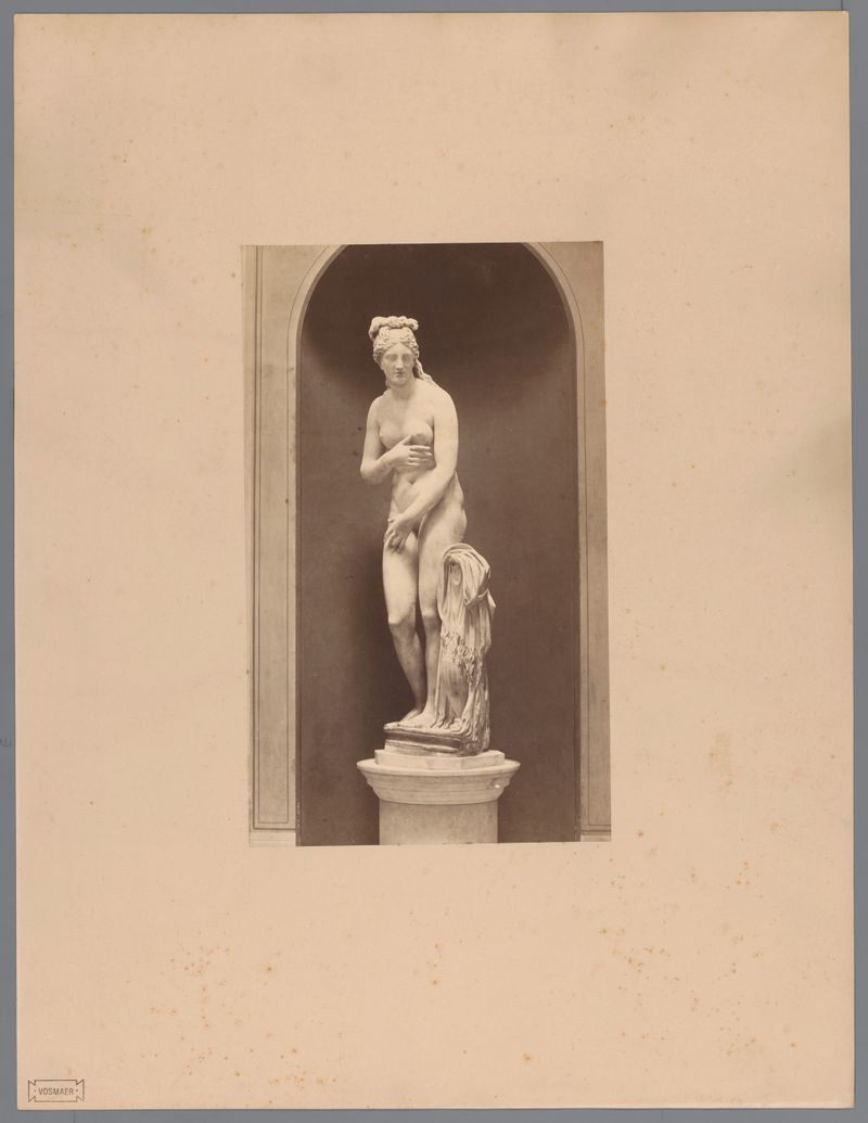 Capitolijnse Venus by Libreria Spithöver, albumen print of a nude figure in soft light.