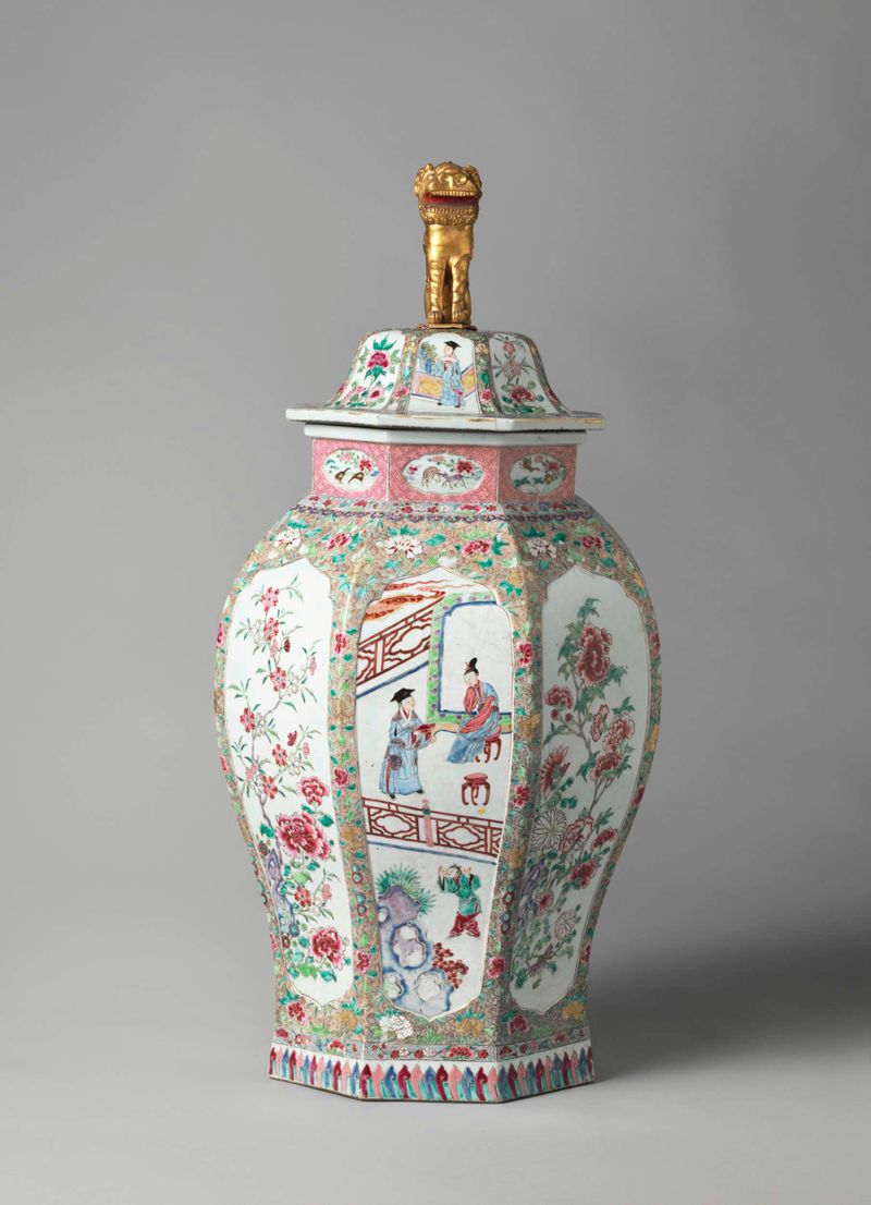 Conjunto decorativo de porcelana garniture de Unknown Artist