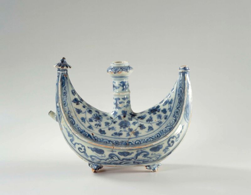 Kendi en forma de media luna, ewer de cerámica con un pequeño pico, artista desconocido