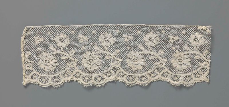 Obra de renda com flores de um artista desconhecido
