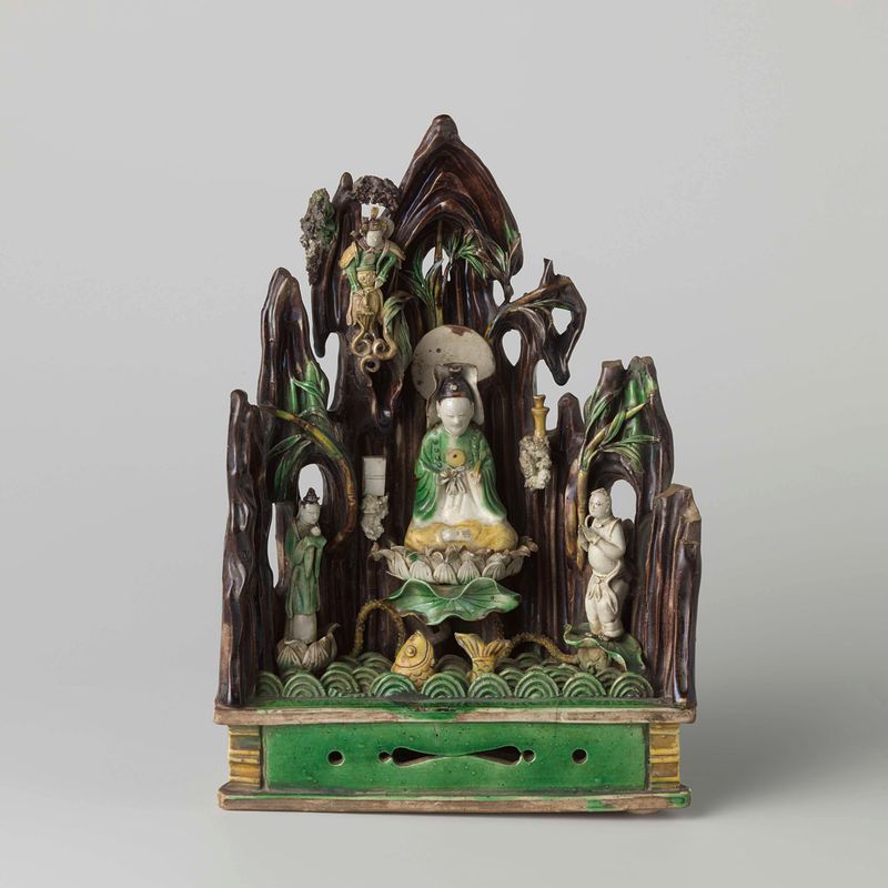 Figura de Guanyin sentada sobre una flor de loto, Arte Budista, artista desconocido