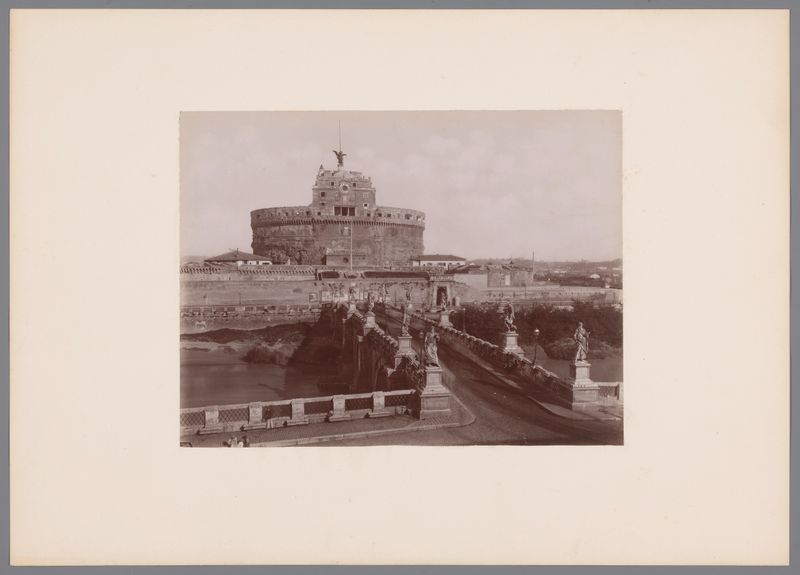 Engelenbrug sobre o rio Tibre, albumen print de Giacomo Brogi