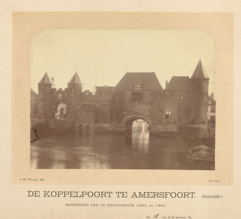 Koppelpoort in Amersfoort, albumen print by J.W. Wentzel