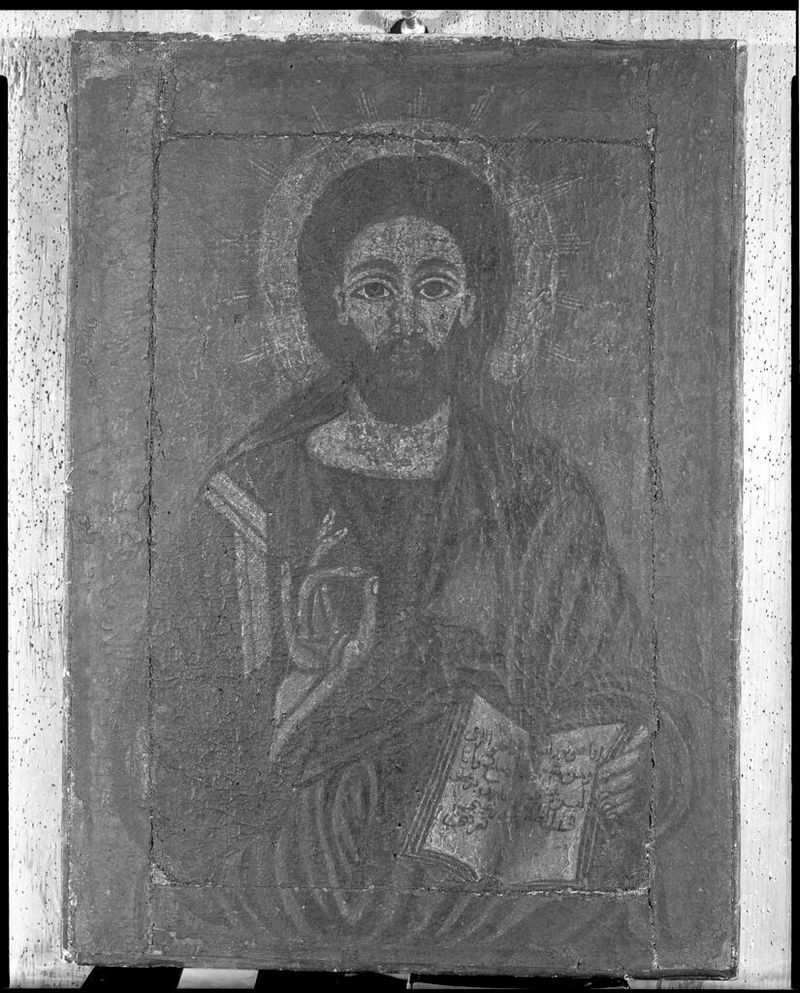 Figura religiosa sosteniendo un libro, temple sobre lienzo de un artista no identificado.