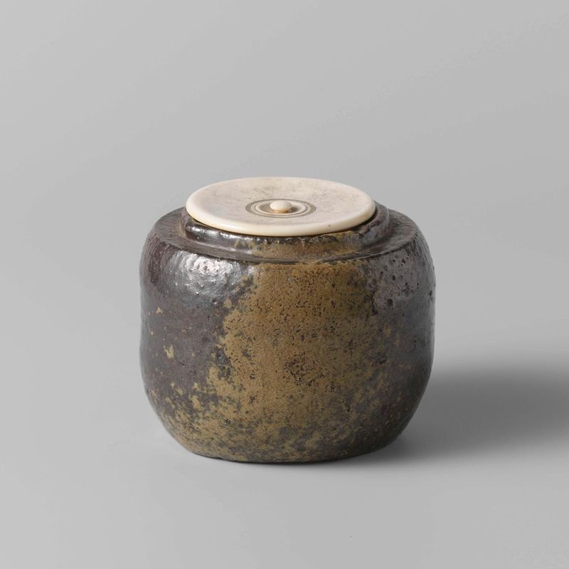 Caddy de té con un esmalte marrón verdoso, medio cerámico por artista desconocido
