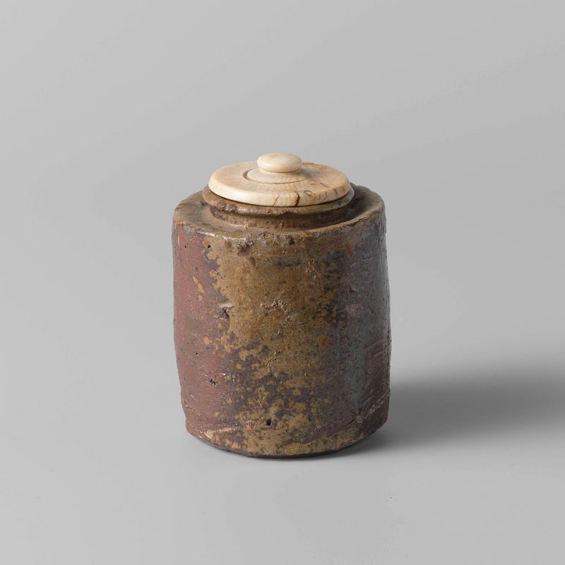 Caddy de té cilíndrico con un esmalte marrón verdoso, cerámica, artista desconocido