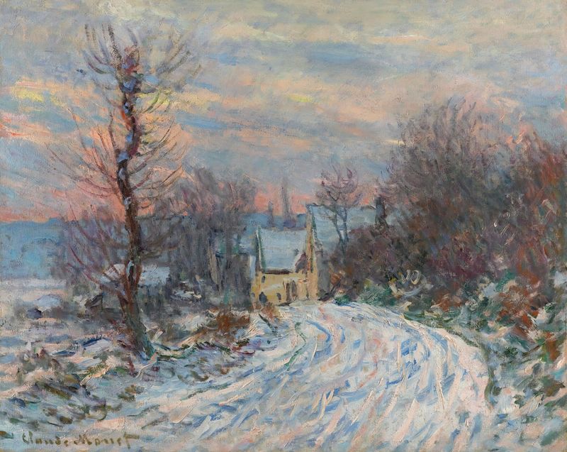 L’entrée De Giverny En Hiver de Claude Monet, pintura al óleo de un paisaje invernal con nieve y árboles.