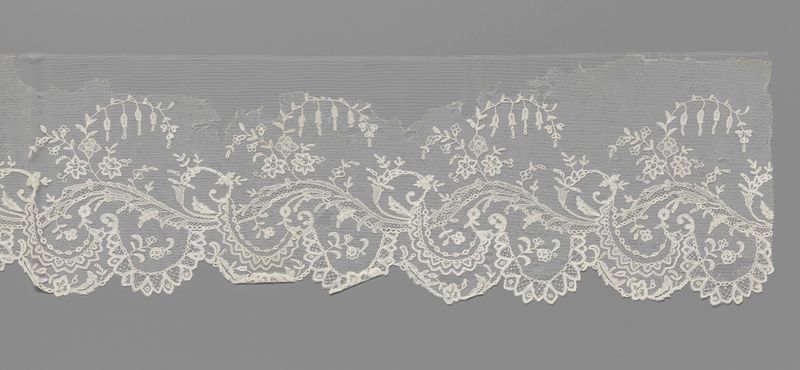 Obra de encaje de Unknown Artist con motivos florales y texturas intrincadas.