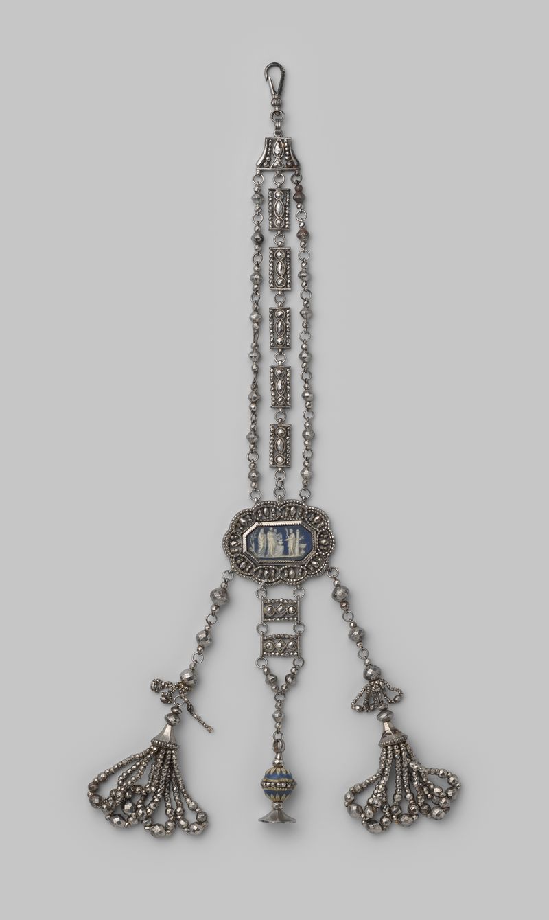 Chatelaine de aço com medalhão Wedgwood de Matthew Boulton