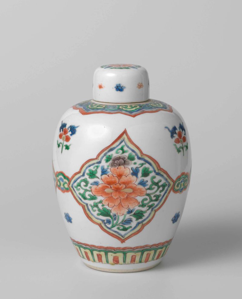 Covered jar with ruyi-heads and flowers, ceramic, Unknown Artist
