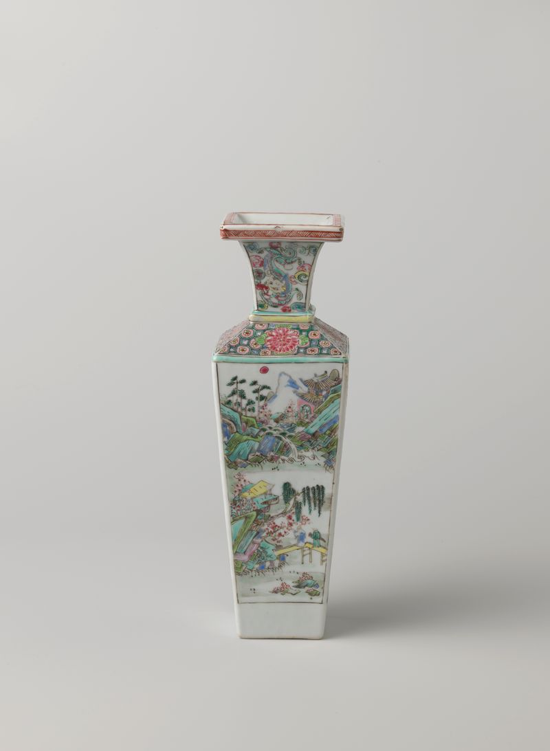 Vaso de cerâmica com paisagens, flores e dragões de artista desconhecido