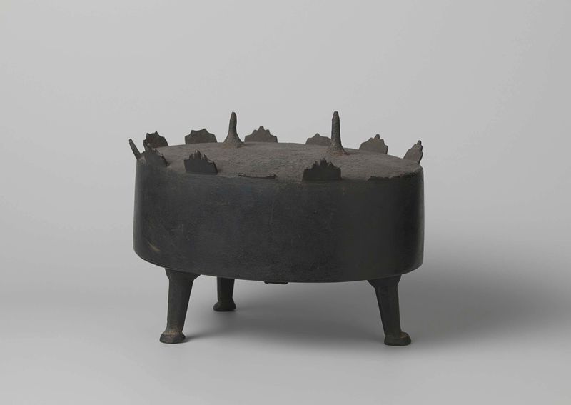 Still life bronze pasteipot by anoniem