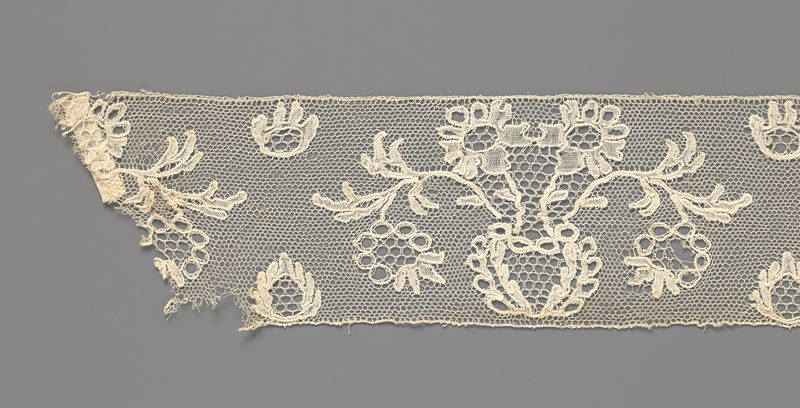 Obra de renda com um vaso redondo e uma flor em forma de morango de Unknown Artist