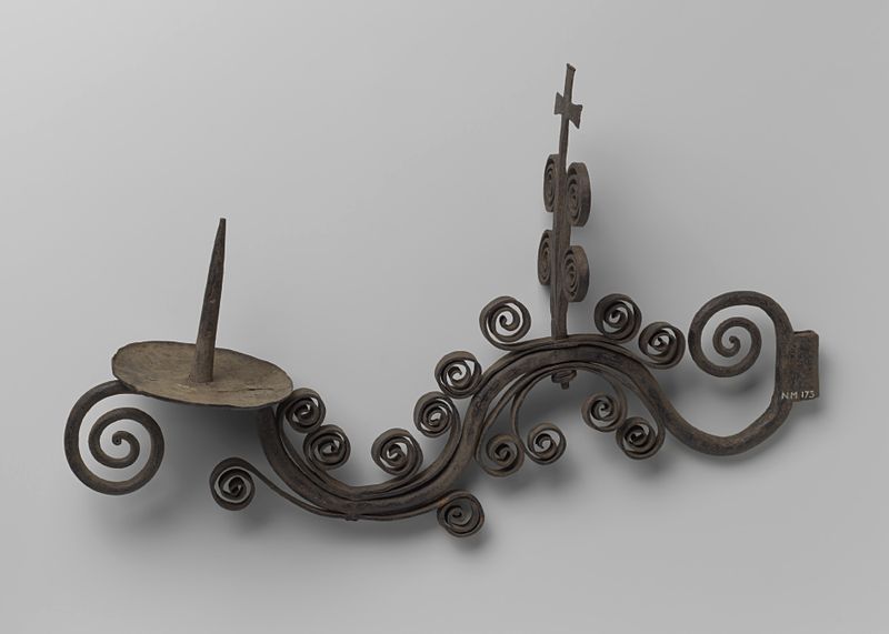 Aplique de ferro de anoniem, mostrando artesanato e design intrincados.