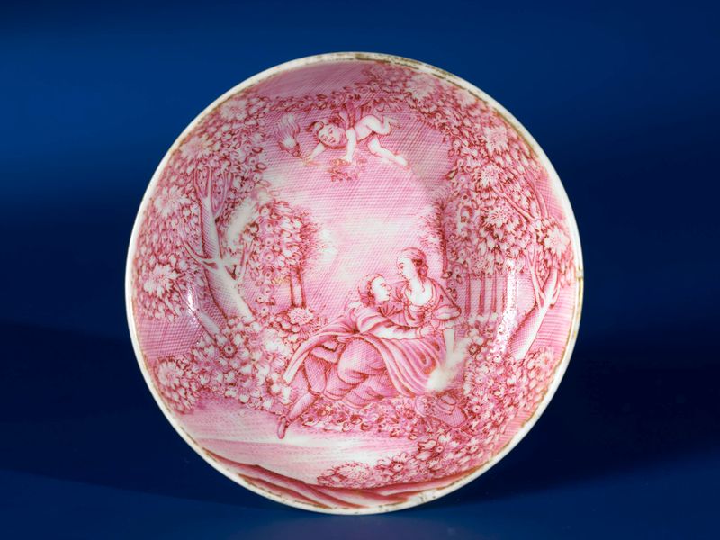 Prato de porcelana com um casal em uma paisagem, artista desconhecido