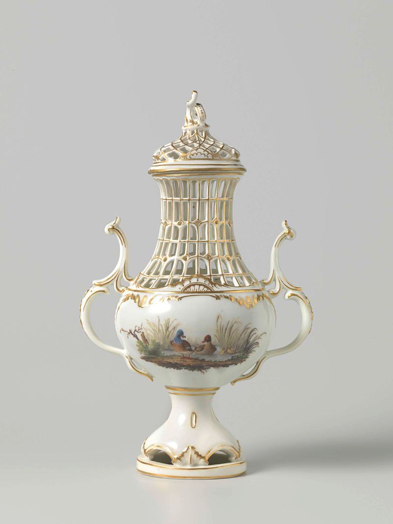 Group of porcelain vases by Porceleinfabriek aan den Amstel