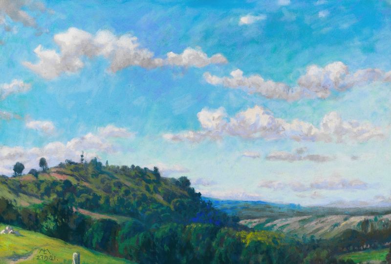 Sommerliche Landschaft im Spessart, óleo sobre lienzo de Melchior Lechter, que muestra colinas y árboles serenos.