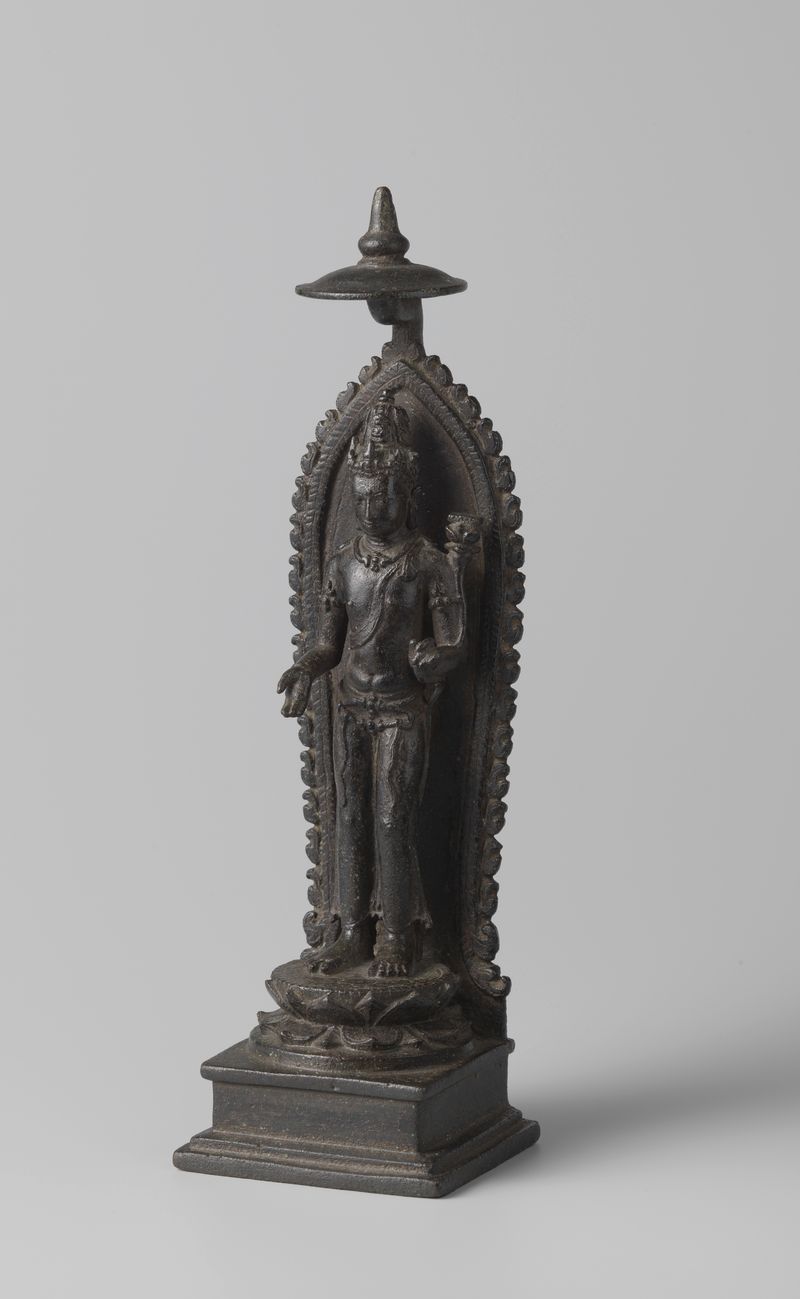 Escultura de bronce de Padmapani emergiendo de un loto, artista desconocido