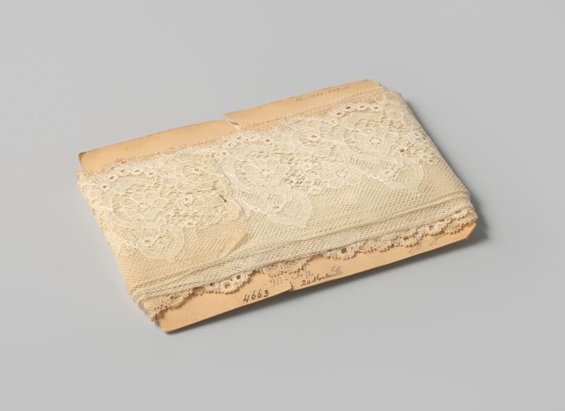 Renda em papelão de Gustav Schnitzler, mostrando texturas intrincadas.