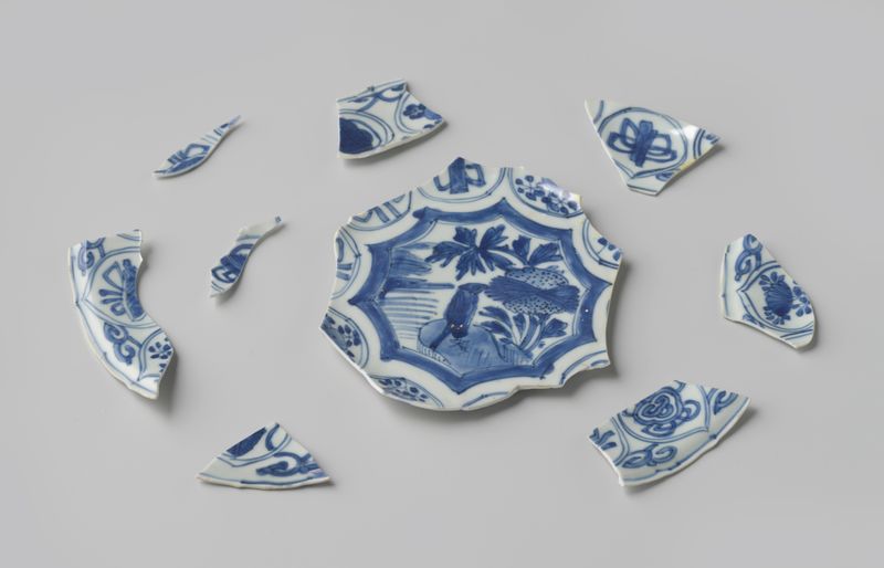 Fragmentos de un plato de hueso de Unknown Artist