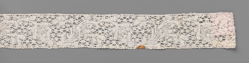 Obra em renda com um caule de flor curvado de Unknown Artist