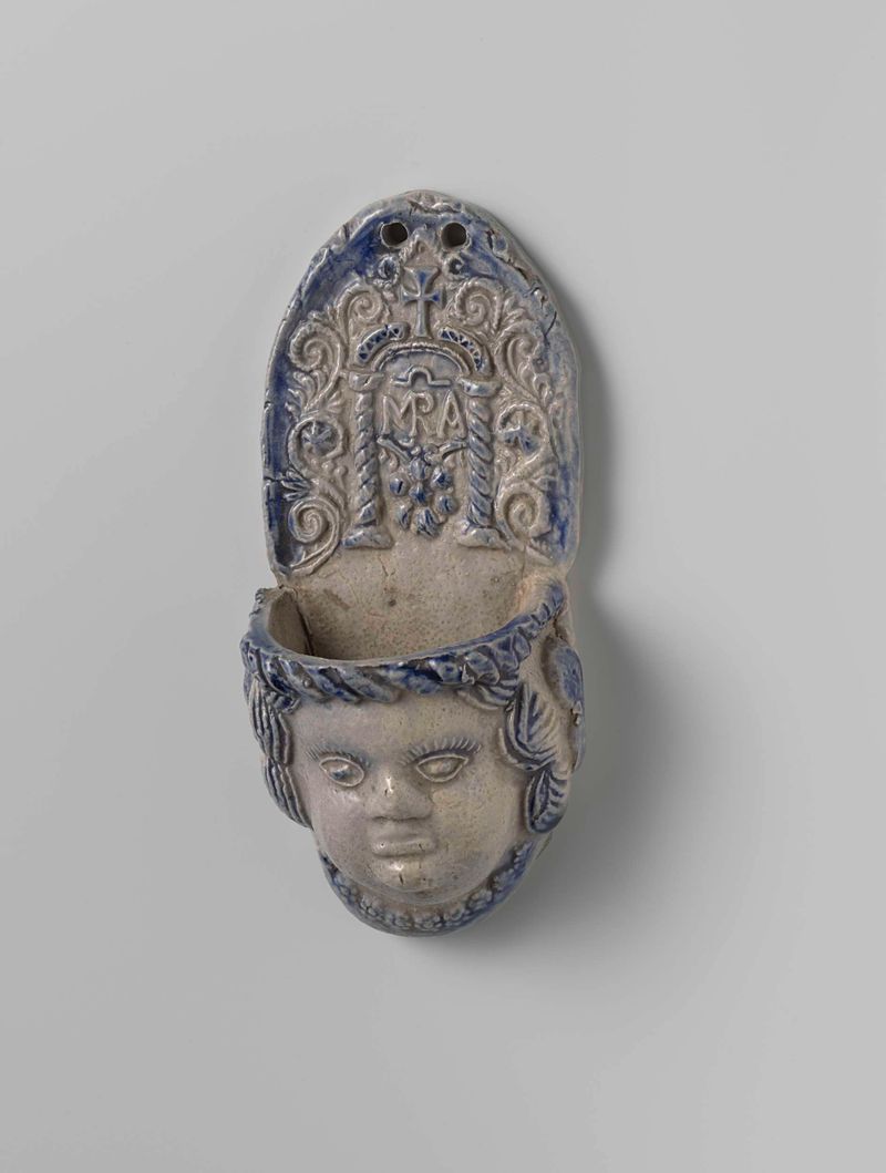Fonte de água benta em forma de cabeça de anjo, pedra, artista desconhecido