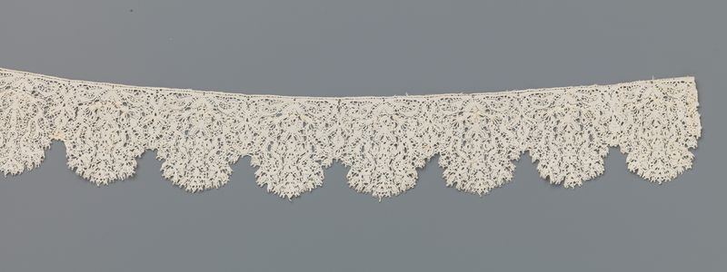 Tecido de renda com flores de cardo finas de Unknown Artist