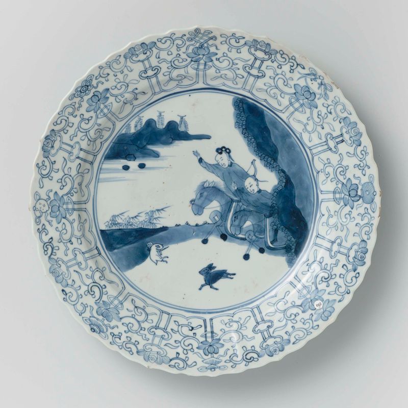 Pires com cena de caça, rolos de lótus e símbolos auspiciosos, porcelana, artista desconhecido