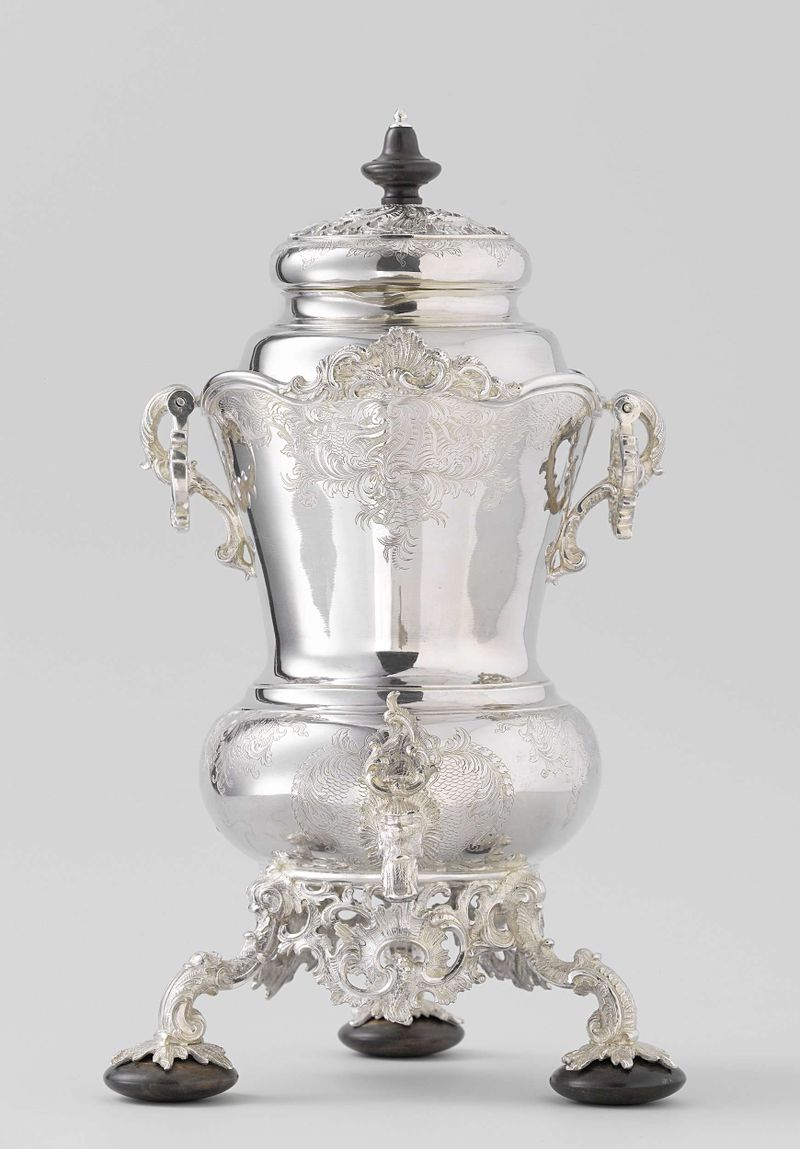 Kraantjeskan de Dirk Westrik, arte decorativa em metal com bordas onduladas