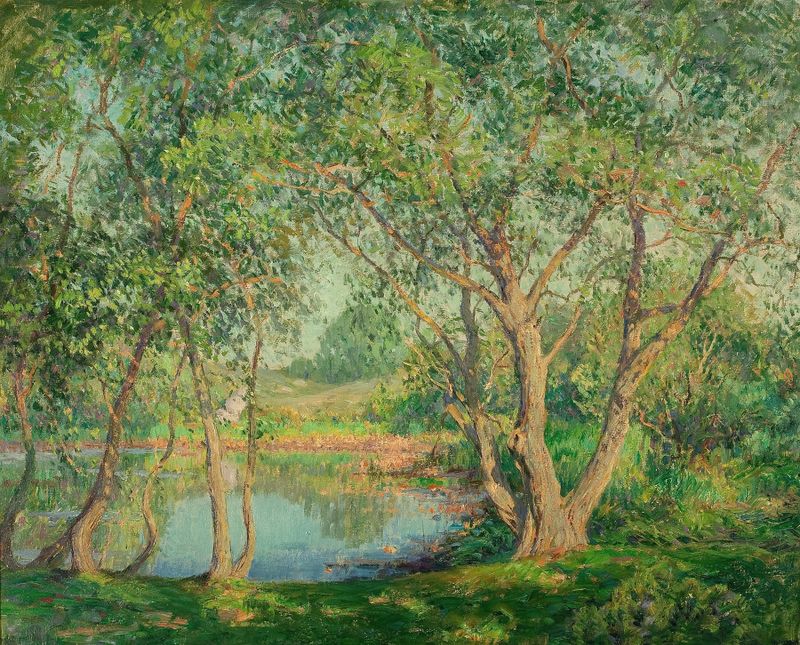 Hidden Lake de Wilson Henry Irvine, óleo sobre lienzo que representa un lago tranquilo y un bosque.