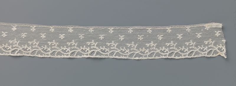 Textil de encaje de Unknown Artist con patrones intrincados y formas ovaladas