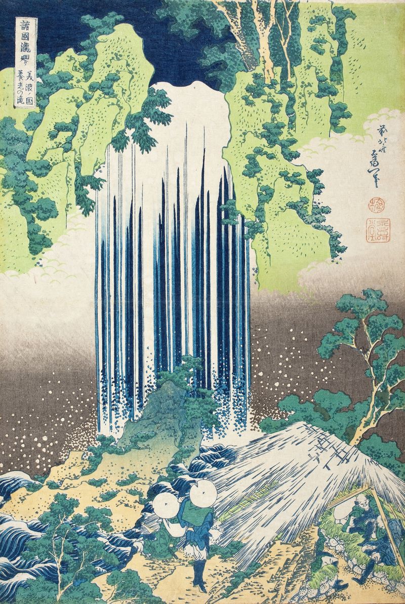 Yōrō Falls in Mino Province, gravura em madeira de Katsushika Hokusai, retratando uma cachoeira e montanhas.