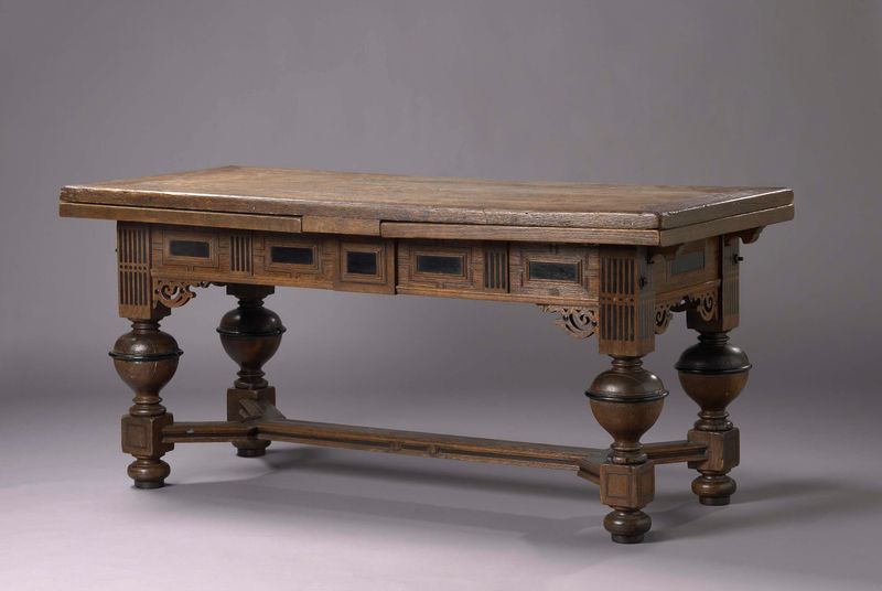 Mesa de madera con incrustaciones de ébano y palma de Unknown Artist